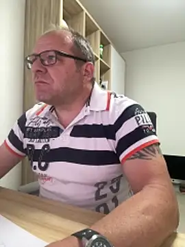 coupleLatinaLovers online show from 04-17-26, 05:10