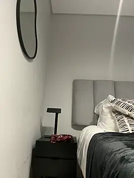 Snapshot of Roxiexx chatting on 02-21-26, 12:17 Roxiexx online show from 02-21-26, 12:17