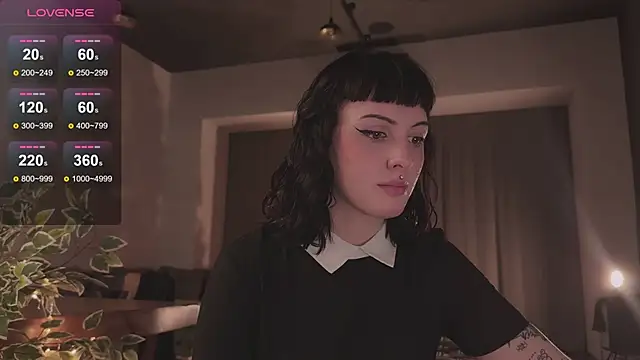 Snapshot of vinylstore chatting on 12-18-24, 11:19 vinylstore online show from 12-18-24, 11:19