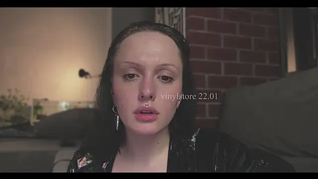 Snapshot of vinylstore chatting on 01-22-25, 09:43 vinylstore online show from 01-22-25, 09:43