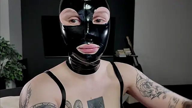 Snapshot of vinylstore chatting on 02-28-25, 06:20 vinylstore online show from 02-28-25, 06:20