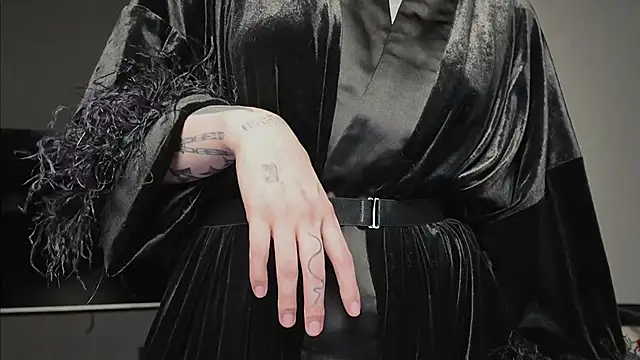 Snapshot of vinylstore chatting on 03-07-25, 06:22 vinylstore online show from 03-07-25, 06:22