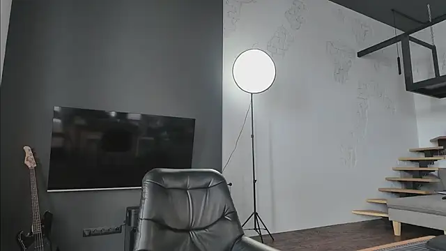 Snapshot of vinylstore chatting on 03-21-25, 11:44 vinylstore online show from 03-21-25, 11:44