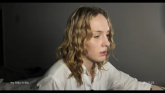 Snapshot of vinylstore chatting on 11-24-25, 06:29 vinylstore online show from 11-24-25, 06:29