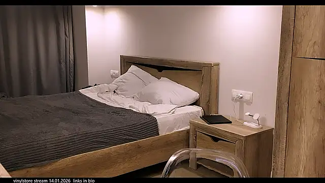 vinylstore online show from 01-14-26, 03:50