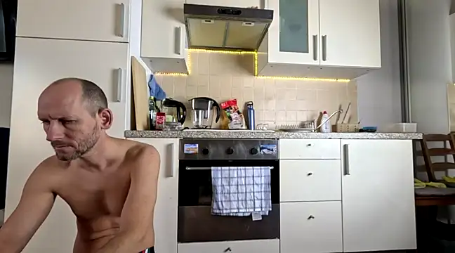 MrPearlsLive online show from 12-27-24, 11:06