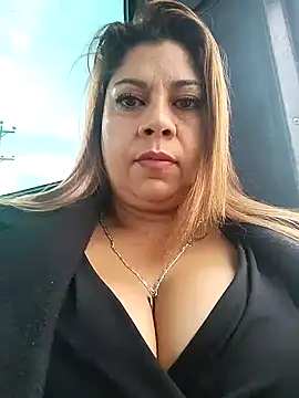 Laura-Hernandez online show from 02-07-25, 01:22