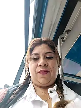 Laura-Hernandez online show from 03-20-25, 03:36