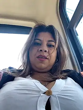 Laura-Hernandez online show from 02-27-26, 03:12