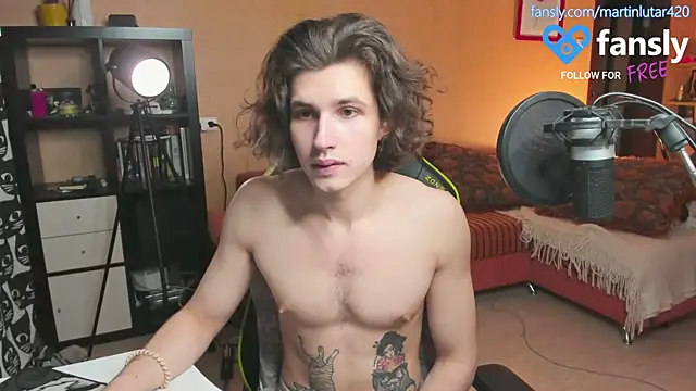 Snapshot of daddyMarty420 chatting on 10-20-25, 05:41 daddyMarty420 online show from 10-20-25, 05:41