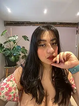 Snapshot of Alma- chatting on 04-01-26, 09:21 Alma- online show from 04-01-26, 09:21