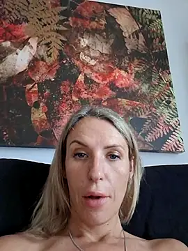 Snapshot of YourJuliena chatting on 02-25-25, 12:45 YourJuliena online show from 02-25-25, 12:45