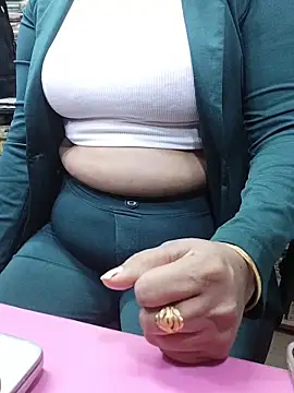 Snapshot of QueenHaryana chatting on 11-19-25, 07:52 QueenHaryana online show from 11-19-25, 07:52