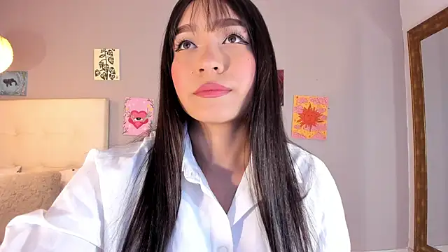 Maia W10 online show from 07-06-26, 12:24