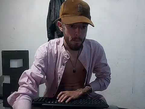 Snapshot of Aaronkiller chatting on 12-16-24, 02:49 Aaronkiller online show from 12-16-24, 02:49
