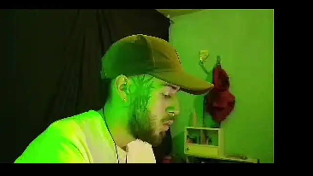 Snapshot of Aaronkiller chatting on 02-22-25, 04:29 Aaronkiller online show from 02-22-25, 04:29