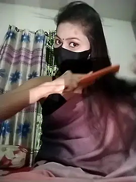 Snapshot of Nadia-2 chatting on 12-20-25, 10:28 Nadia-2 online show from 12-20-25, 10:28