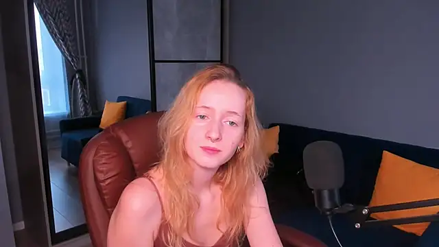 Snapshot of OddlyFamiliar chatting on 12-20-24, 11:21 OddlyFamiliar online show from 12-20-24, 11:21