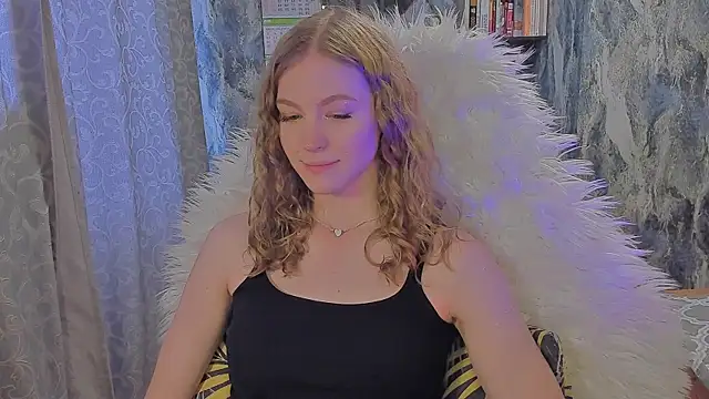 Snapshot of JuxxxsyBunx chatting on 10-13-25, 05:18 JuxxxsyBunx online show from 10-13-25, 05:18