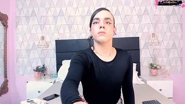 Snapshot of JustinePerry chatting on 05-13-26, 03:59 JustinePerry online show from 05-13-26, 03:59