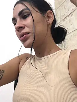 hotroommates online show from 11-20-25, 12:00