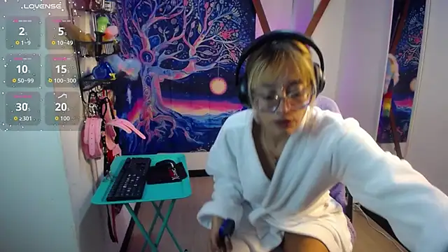 Snapshot of 911Calling chatting on 11-07-25, 08:31 911Calling online show from 11-07-25, 08:31