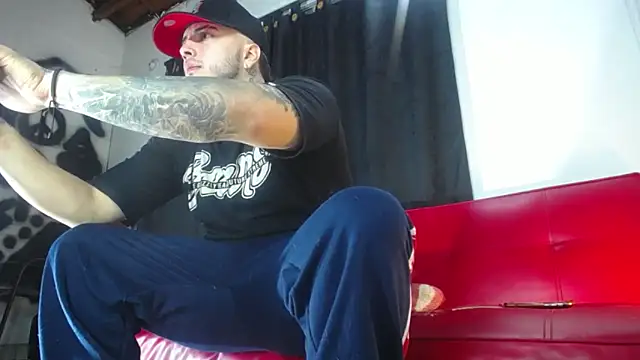 Snapshot of Dexter-T chatting on 12-17-24, 04:56 Dexter-T online show from 12-17-24, 04:56