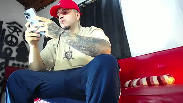 Snapshot of Dexter-T chatting on 01-09-25, 11:45 Dexter-T online show from 01-09-25, 11:45