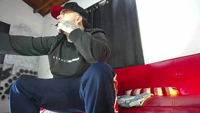 Snapshot of Dexter-T chatting on 02-13-25, 04:22 Dexter-T online show from 02-13-25, 04:22