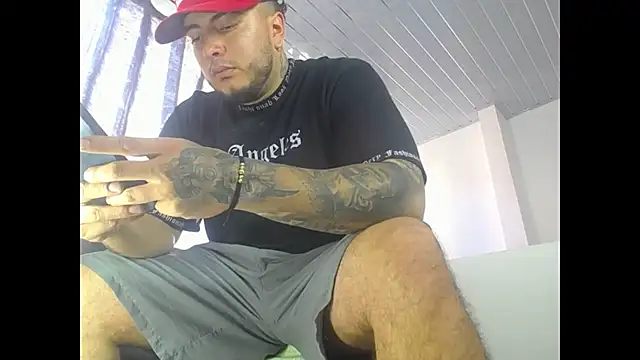 Snapshot of Dexter-T chatting on 09-10-25, 12:38 Dexter-T online show from 09-10-25, 12:38