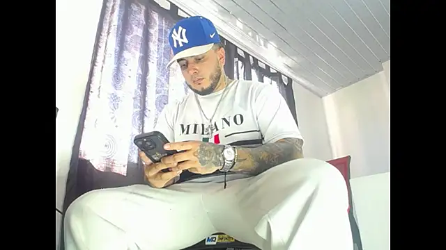 Snapshot of Dexter-T chatting on 10-09-25, 12:25 Dexter-T online show from 10-09-25, 12:25