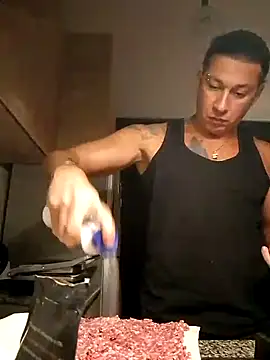 Snapshot of Lovely_milk chatting on 12-15-24, 03:20 Lovely milk online show from 12-15-24, 03:20