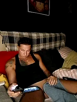 Snapshot of Lovely_milk chatting on 12-15-24, 06:26 Lovely milk online show from 12-15-24, 06:26