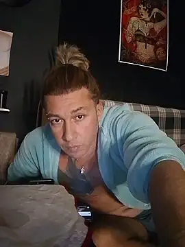 Snapshot of Lovely_milk chatting on 01-01-25, 02:20 Lovely milk online show from 01-01-25, 02:20