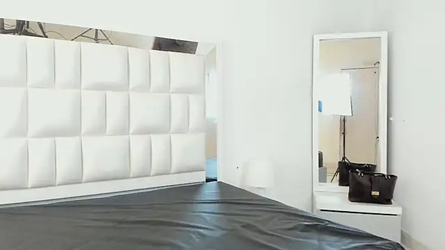 Snapshot of Alhana_pulido chatting on 02-19-25, 06:21 Alhana pulido online show from 02-19-25, 06:21