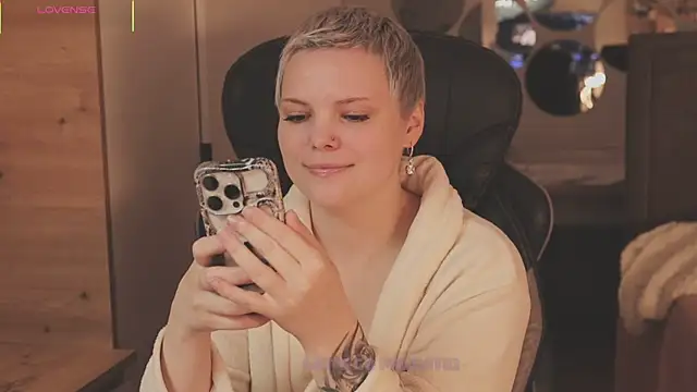 LikaBerry1 online show from 12-05-25, 01:09