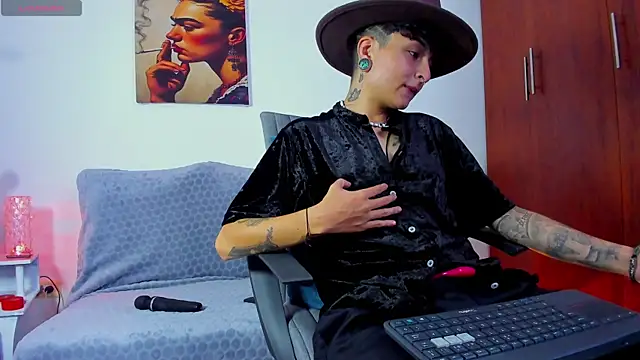 Snapshot of ZuryRamirez_ chatting on 01-15-25, 06:40 ZuryRamirez online show from 01-15-25, 06:40