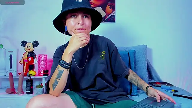 Snapshot of ZuryRamirez_ chatting on 01-16-25, 06:06 ZuryRamirez online show from 01-16-25, 06:06