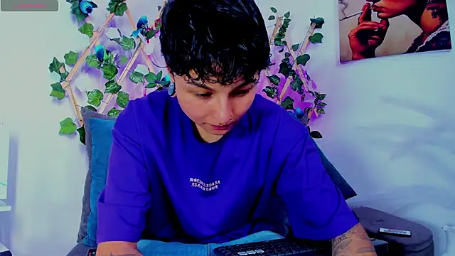 Snapshot of ZuryRamirez_ chatting on 02-17-25, 07:31 ZuryRamirez online show from 02-17-25, 07:31