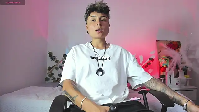 Snapshot of ZuryRamirez_ chatting on 03-20-25, 08:08 ZuryRamirez online show from 03-20-25, 08:08