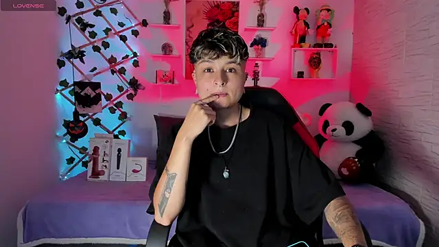 Snapshot of ZuryRamirez_ chatting on 11-06-25, 10:32 ZuryRamirez online show from 11-06-25, 10:32