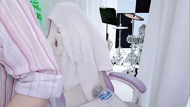 Snapshot of Vaness-a chatting on 11-20-25, 12:44 Vaness-a online show from 11-20-25, 12:44