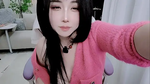 Snapshot of Vaness-a chatting on 12-18-25, 05:08 Vaness-a online show from 12-18-25, 05:08