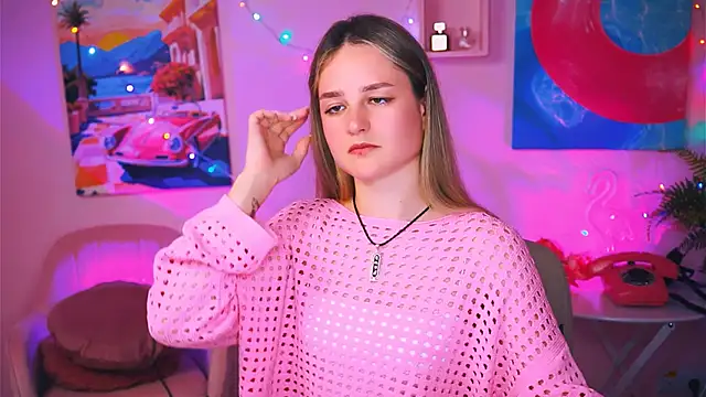 Snapshot of DeboraLarson chatting on 12-12-24, 10:02 DeboraLarson online show from 12-12-24, 10:02