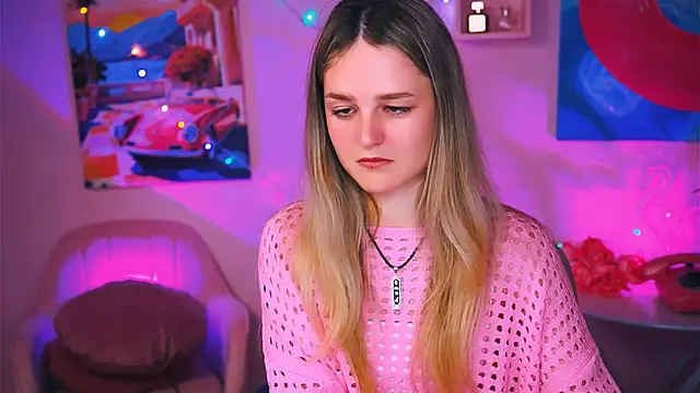 Snapshot of DeboraLarson chatting on 12-13-24, 03:49 DeboraLarson online show from 12-13-24, 03:49