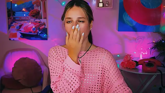 Snapshot of DeboraLarson chatting on 12-15-24, 10:58 DeboraLarson online show from 12-15-24, 10:58