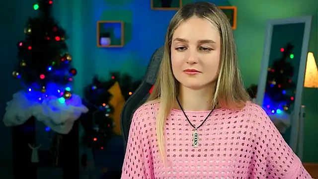 Snapshot of DeboraLarson chatting on 12-17-24, 10:01 DeboraLarson online show from 12-17-24, 10:01