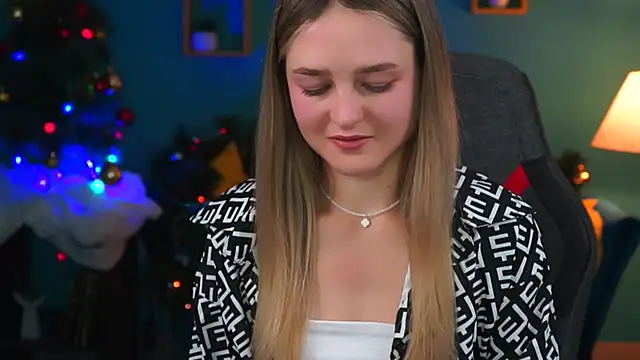 Snapshot of DeboraLarson chatting on 12-20-24, 04:09 DeboraLarson online show from 12-20-24, 04:09