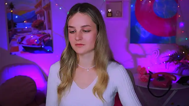 Snapshot of DeboraLarson chatting on 12-25-24, 07:14 DeboraLarson online show from 12-25-24, 07:14