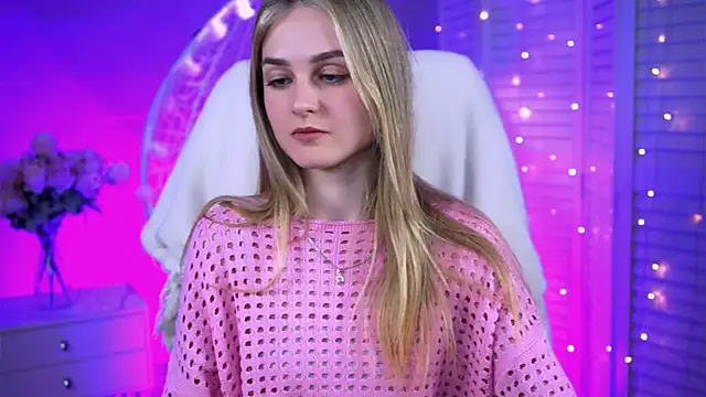 Snapshot of DeboraLarson chatting on 03-19-25, 07:18 DeboraLarson online show from 03-19-25, 07:18